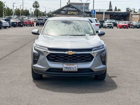 Used 2024 Chevrolet Trax LS w/ LS Convenience Package FWD image 6