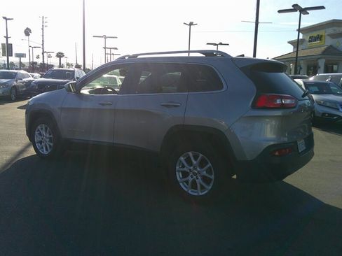 Used 2018 Jeep Cherokee Latitude Plus w/ Comfort/Convenience Group image 4