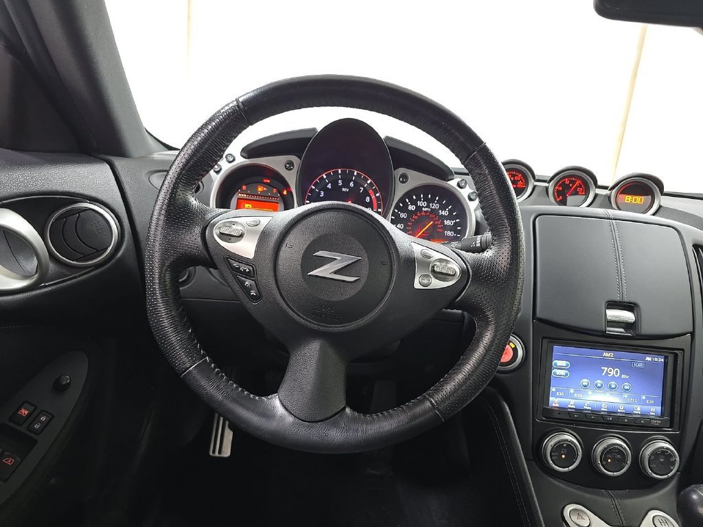 Used 2020 Nissan 370Z Coupe RWD image 5