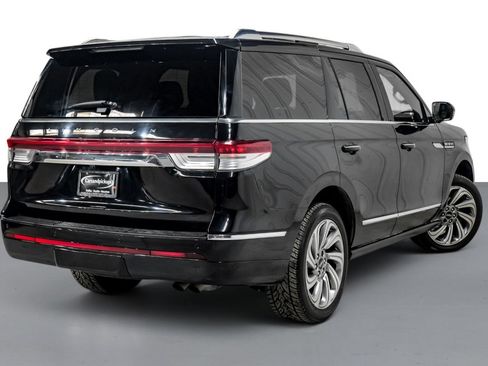 Used 2024 Lincoln Navigator Reserve AWD/4WD image 6