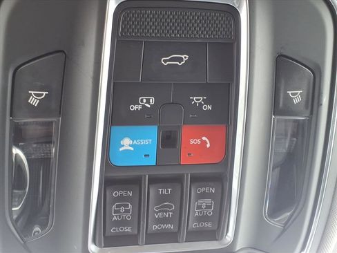 Used 2022 Jeep Grand Cherokee Limited image 29