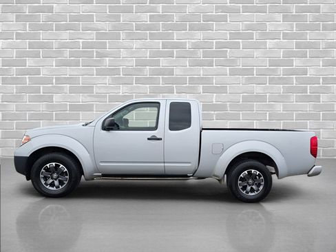 Used 2018 Nissan Frontier S RWD image 2