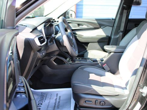 Used 2023 Chevrolet TrailBlazer LT FWD image 16
