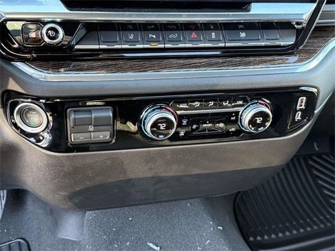 New 2025 GMC Sierra 2500 SLE image 18