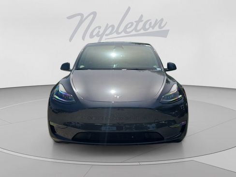 Used 2024 Tesla Model Y Long Range AWD/4WD image 2
