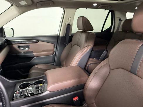 Used 2025 Honda Pilot Elite image 30