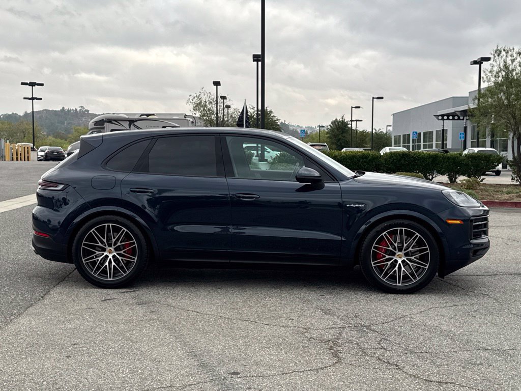 Used 2024 Porsche Cayenne S AWD/4WD image 6