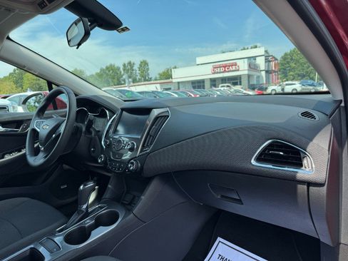 Used 2017 Chevrolet Cruze LT w/ LT True North Edition FWD image 19
