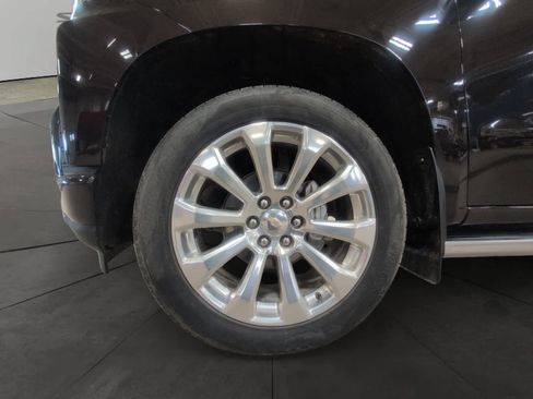 Used 2020 Chevrolet Silverado 1500 High Country w/ Technology Package AWD/4WD image 14