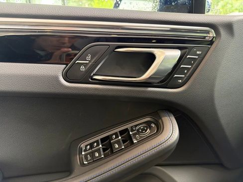 Used 2025 Porsche Macan Turbo AWD/4WD image 12
