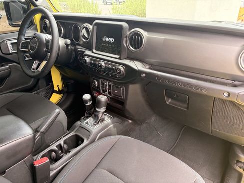 Used 2023 Jeep Wrangler Unlimited Rubicon 4xe AWD/4WD image 11