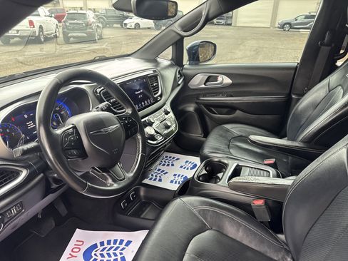 Used 2018 Chrysler Pacifica Touring-L Plus FWD image 20
