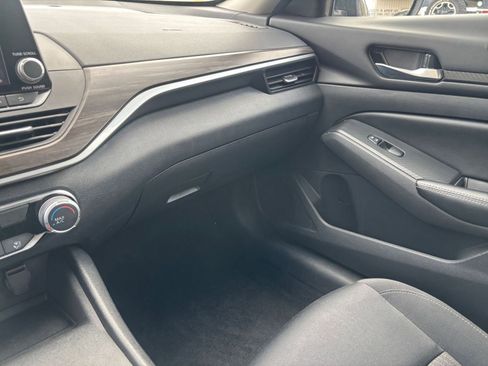 Used 2025 Nissan Altima 2.5 SV image 35