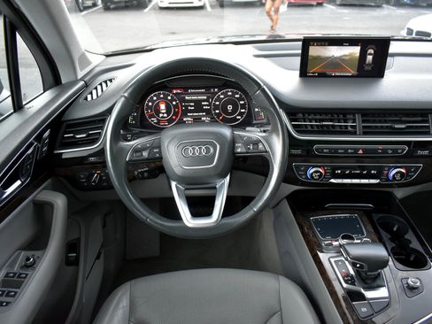 Used 2018 Audi Q7 3.0T Prestige w/ Prestige Package image 12