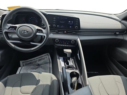 Used 2023 Hyundai Elantra SEL FWD image 10