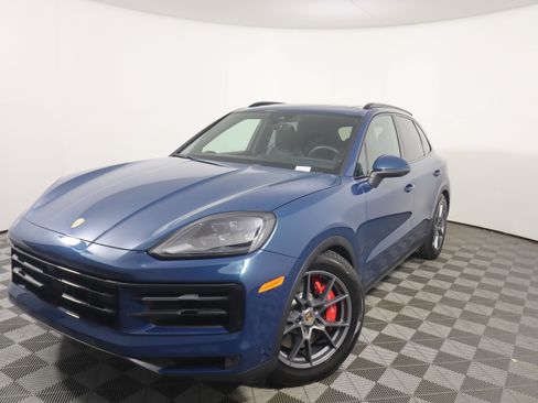 Used 2025 Porsche Cayenne S AWD/4WD image 1