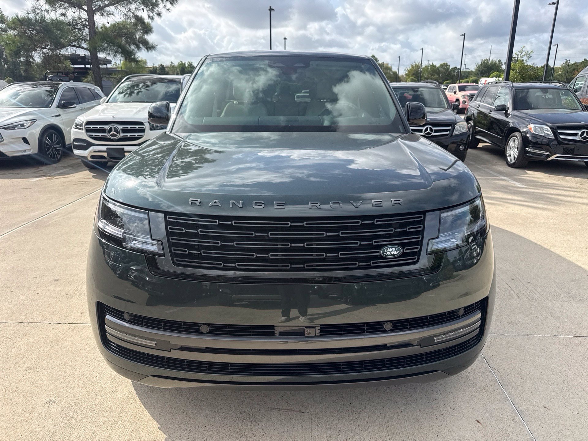 Used 2025 Land Rover Range Rover SE AWD/4WD image 2
