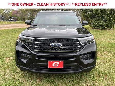 Used 2024 Ford Explorer XLT image 2