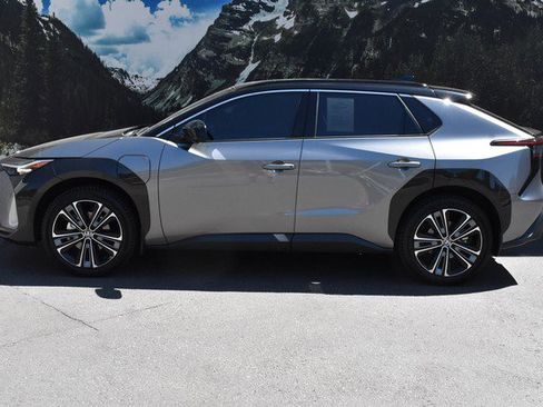 Used 2023 Toyota bZ4X XLE w/ Weather Package image 7