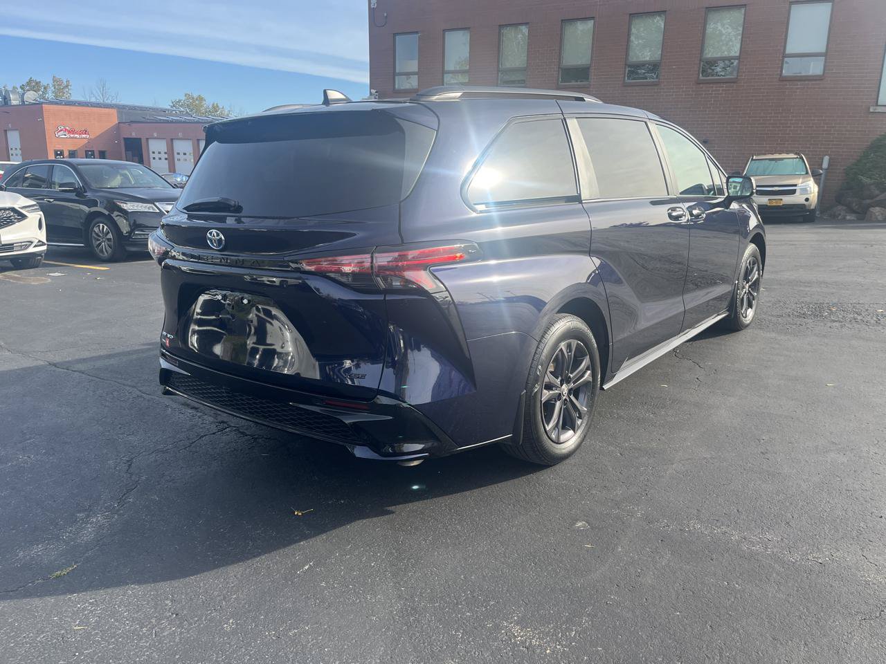 Used 2025 Toyota Sienna XSE AWD/4WD image 10