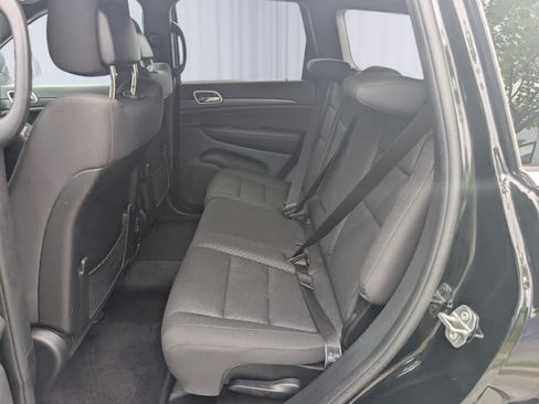 Used 2018 Jeep Grand Cherokee Laredo AWD/4WD image 13