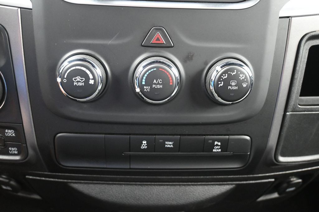 Used 2024 RAM 1500 Warlock AWD/4WD image 13