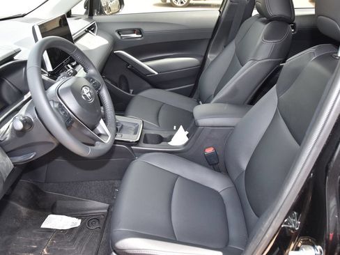 Used 2026 Toyota Corolla Cross XLE w/ Convenience Package FWD image 10