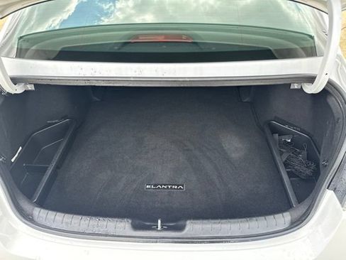 Used 2025 Hyundai Elantra Sport FWD image 12