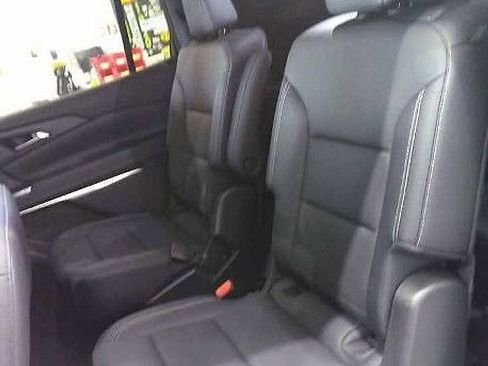 Used 2025 Chevrolet Traverse LT image 12