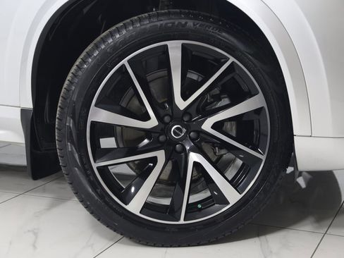 Used 2022 Volvo XC90 T6 Momentum w/ Climate Package image 16