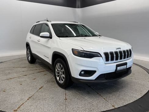 Used 2019 Jeep Cherokee Latitude Plus w/ Cold Weather Group AWD/4WD image 3