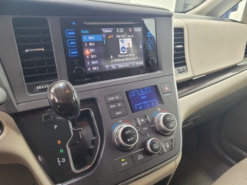 Used 2016 Toyota Sienna XLE w/ XLE Navigation Package FWD image 23