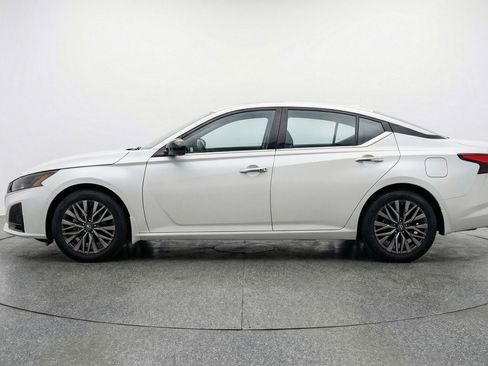 Used 2025 Nissan Altima 2.5 SV image 5