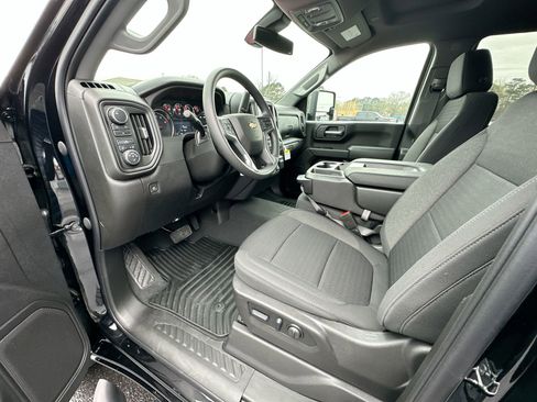 Used 2023 Chevrolet Silverado 2500 Custom w/ Custom Value Package AWD/4WD image 11