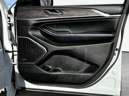 Used 2023 Jeep Grand Cherokee L Overland w/ Rear Seat Video Group I image 19