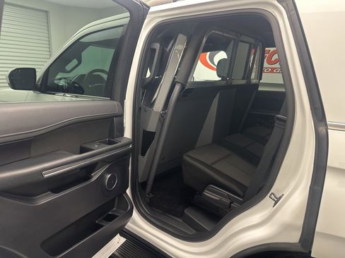 Used 2019 Ford Expedition XLT image 6