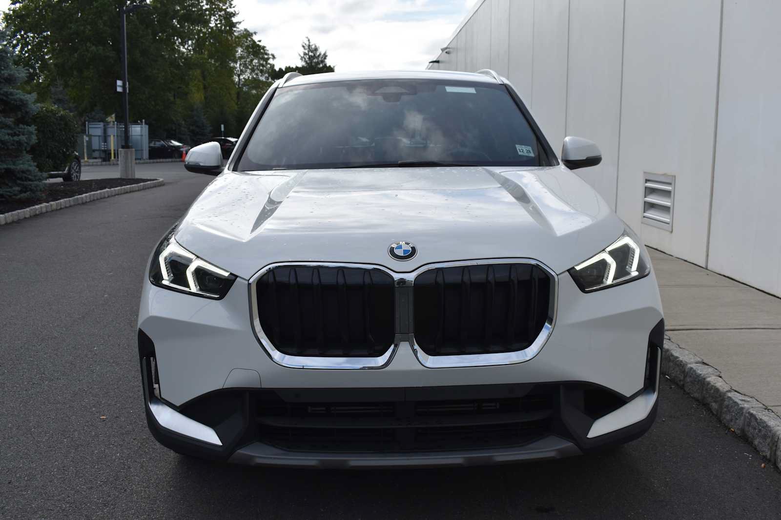 Used 2023 BMW X1 xDrive28i w/ Convenience Package AWD/4WD image 2