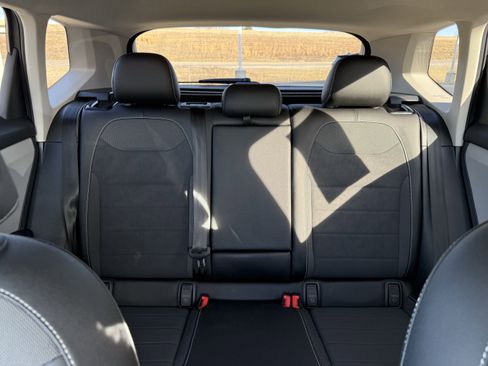 Used 2022 Volkswagen Taos SE image 7