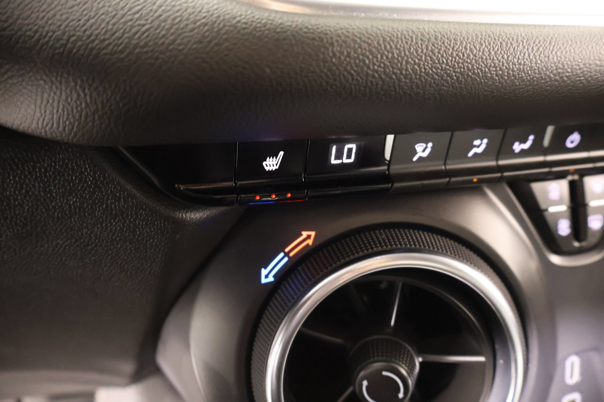 Used 2025 Chevrolet Blazer LT FWD image 7
