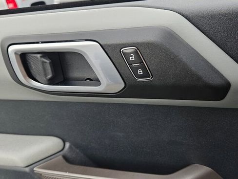 Used 2023 Ford Bronco Badlands image 33