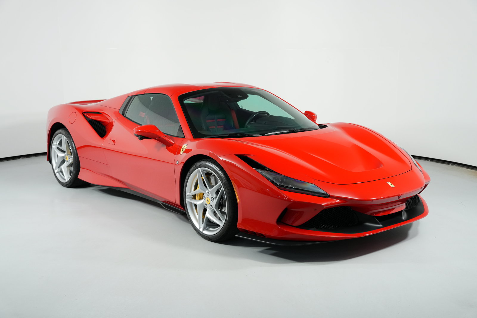Certified 2022 Ferrari F8 Spider RWD image 2