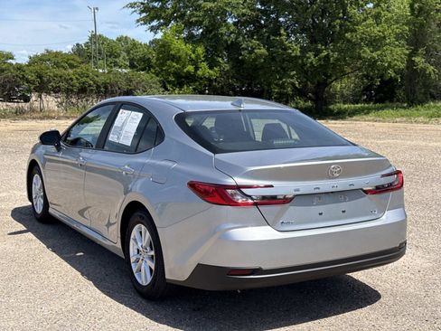 Used 2025 Toyota Camry LE w/ Convenience Package image 5