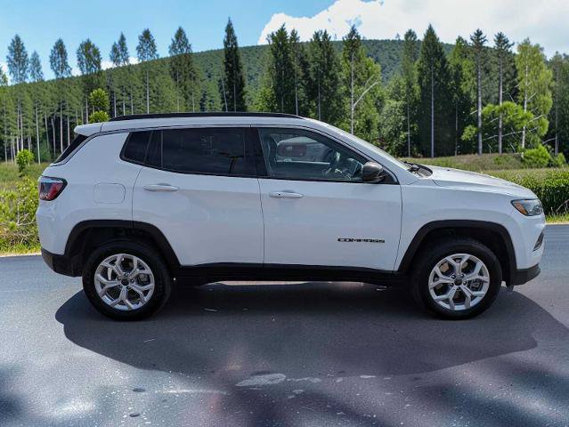 Used 2025 Jeep Compass Latitude AWD/4WD image 7