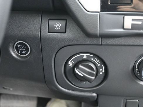 Used 2025 Nissan Frontier SV image 19