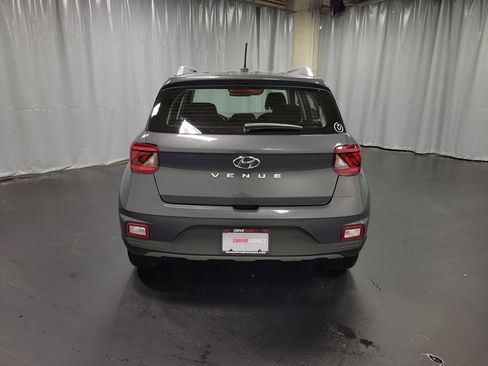 Used 2025 Hyundai Venue SEL FWD image 7