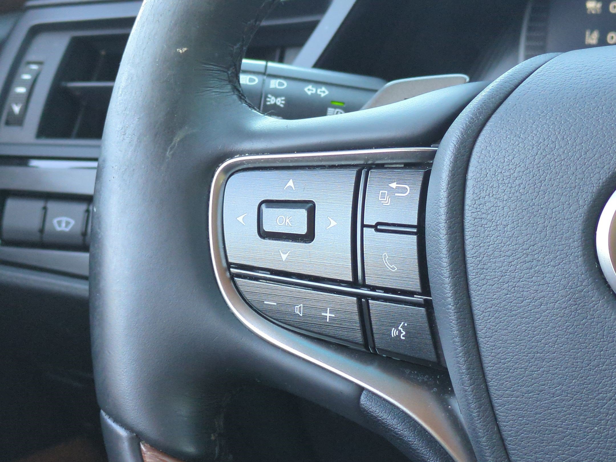 Used 2023 Lexus ES 350 Ultra Luxury w/ Accessory Package (Z2) FWD image 19