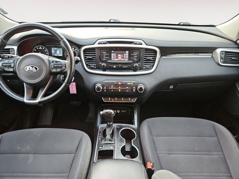 Used 2016 Kia Sorento LX w/ LX Convenience Package image 10