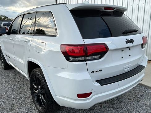 Used 2021 Jeep Grand Cherokee Laredo X AWD/4WD image 2
