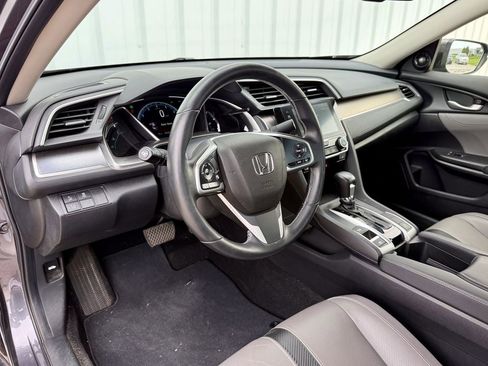 Used 2018 Honda Civic Touring image 10
