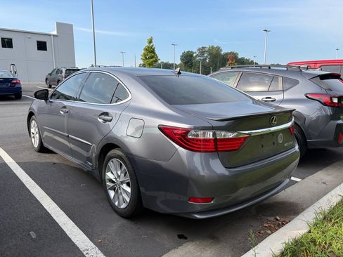 Used 2013 Lexus ES 300h w/ Premium Pkg FWD image 4